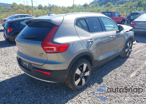 2022 Volvo Xc40 T5 Momentum z USA, uszkodzony, nr VIN YV4162UK4N2735471
